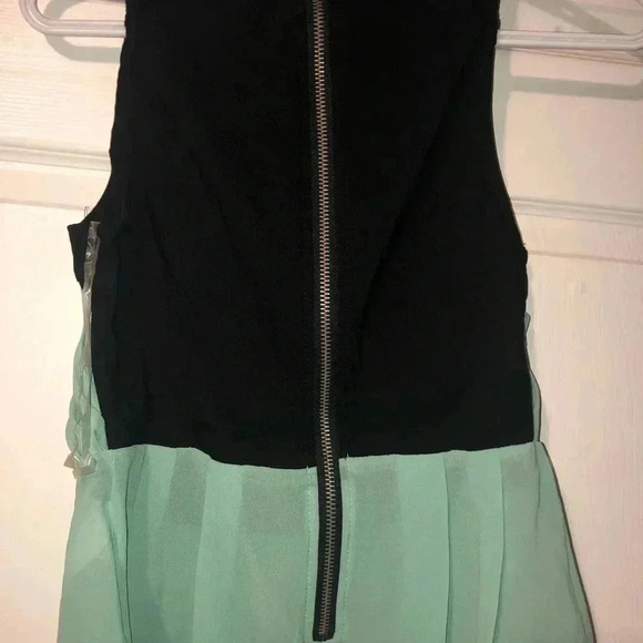 Young  Threads Top - Picture 2 of 3